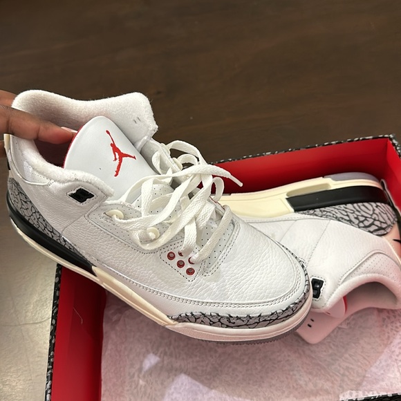 Air Jordan 3 Retro (GS) - Cement 3s - Picture 2 of 2